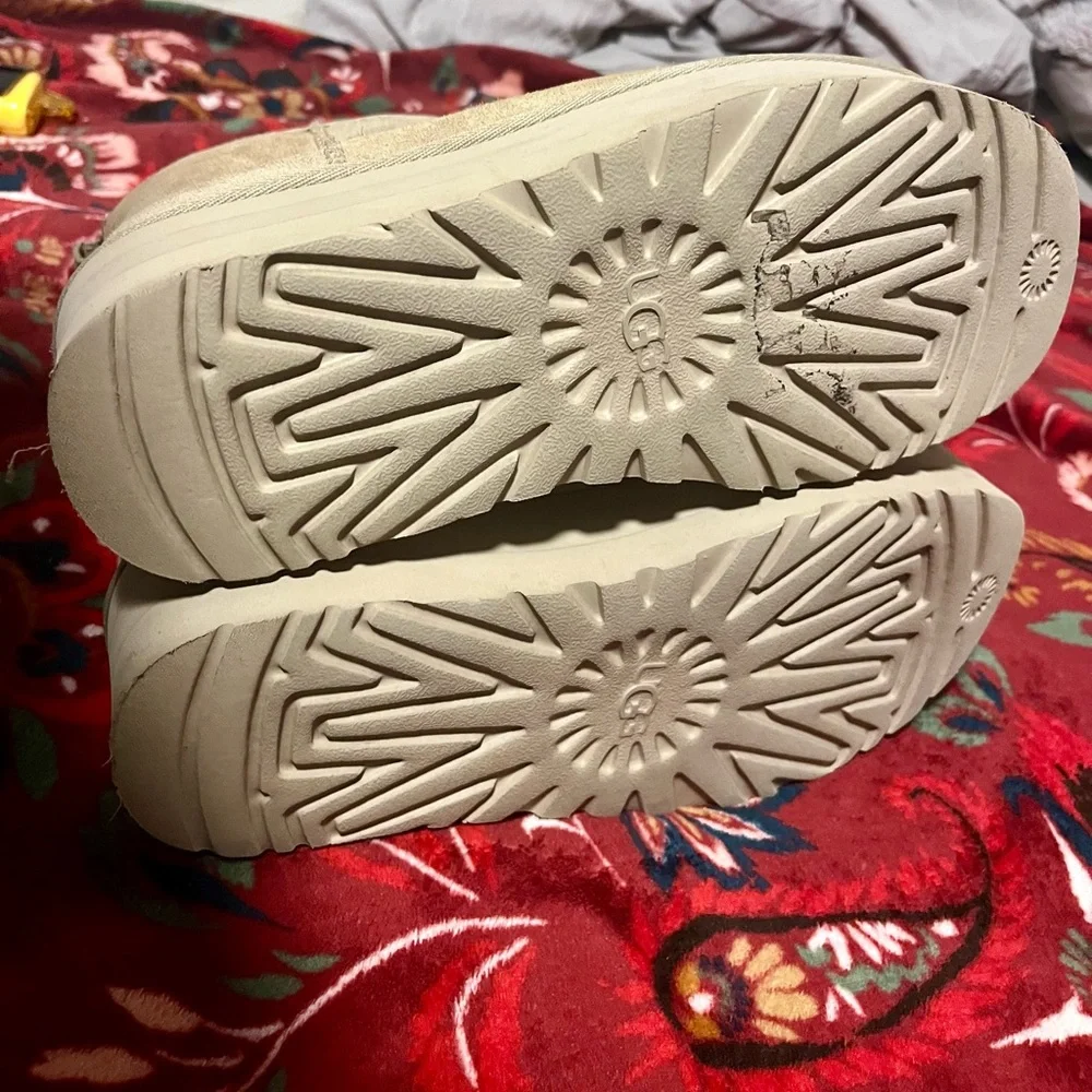 ugg platforms color sand !
Worn once! - Picture 6 of 6